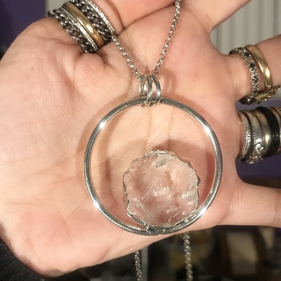 Genuine Crystal quartz circle design necklace - Picture 4 of 7